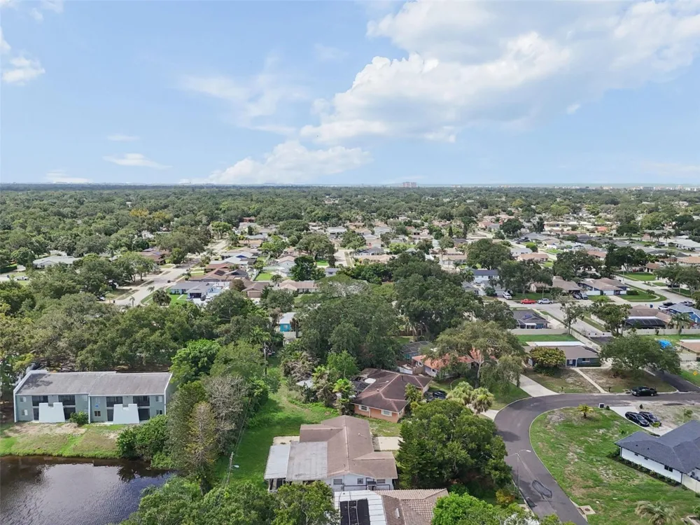 11435 OVAL DRIVE E Largo, FL 33774