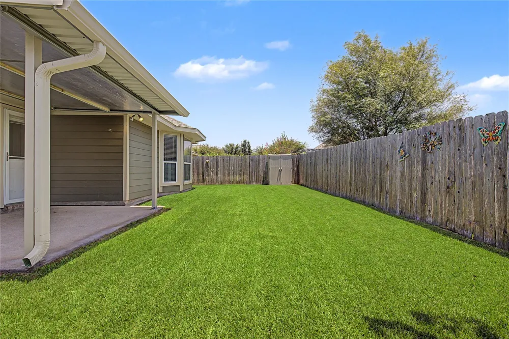 111 Enfield Court Huntsville, TX 77320