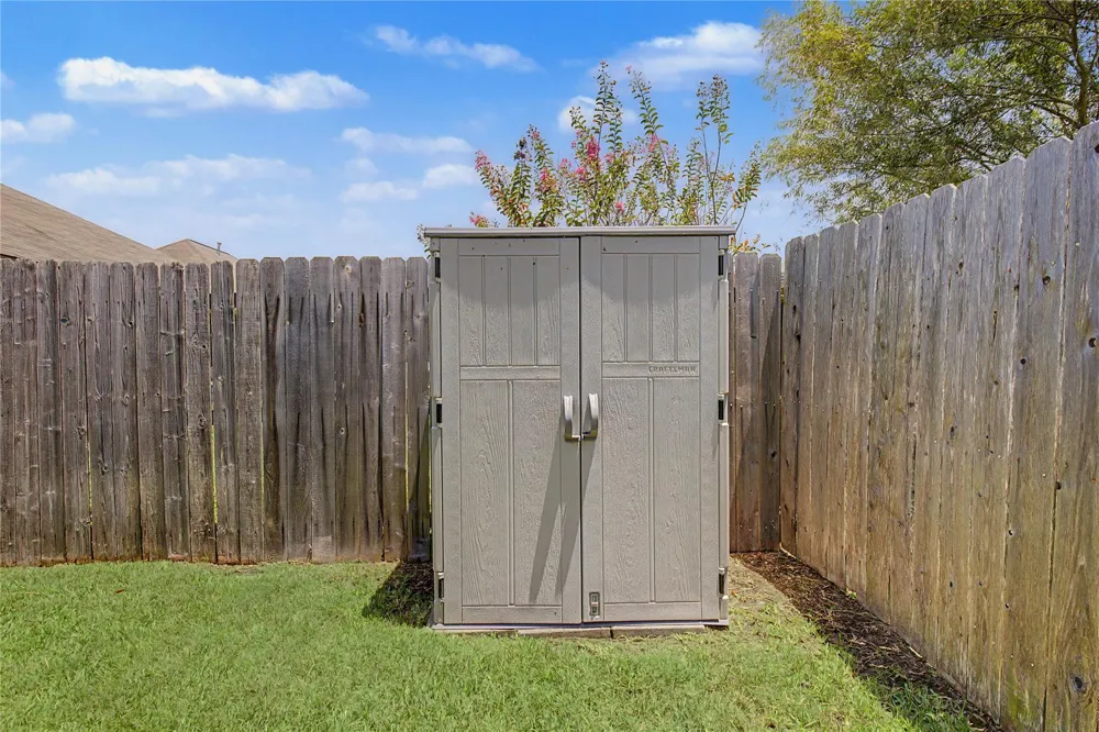 111 Enfield Court Huntsville, TX 77320