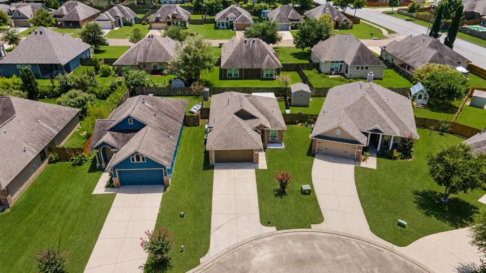 111 Enfield Court Huntsville, TX 77320