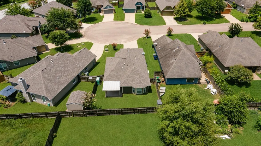 111 Enfield Court Huntsville, TX 77320