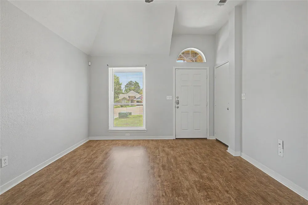 111 Enfield Court Huntsville, TX 77320