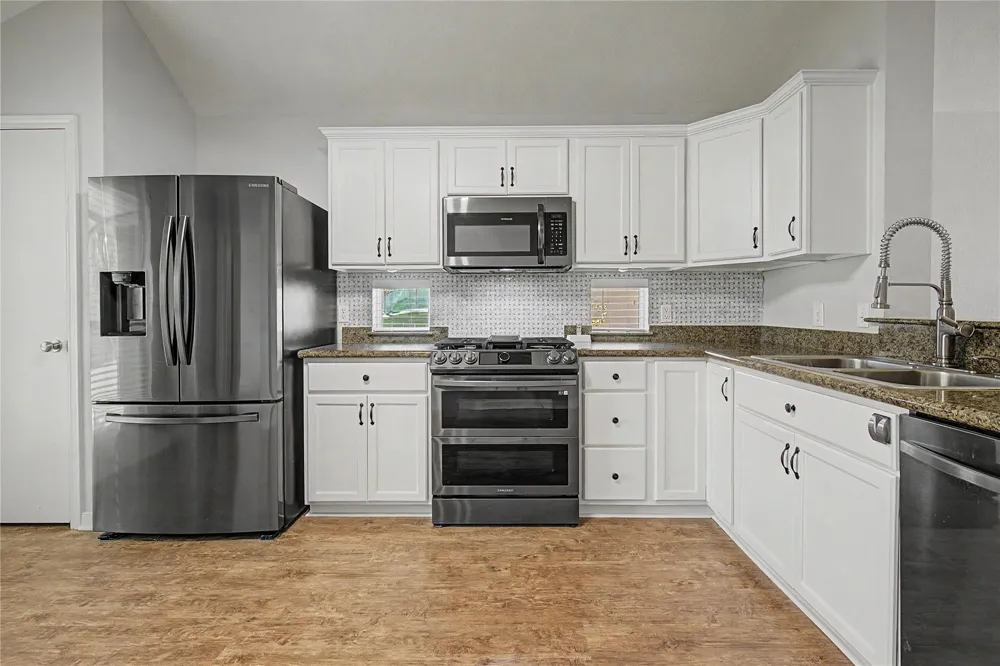 111 Enfield Court Huntsville, TX 77320