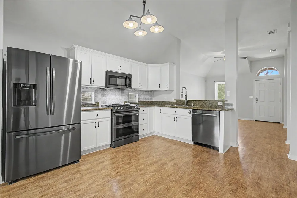 111 Enfield Court Huntsville, TX 77320