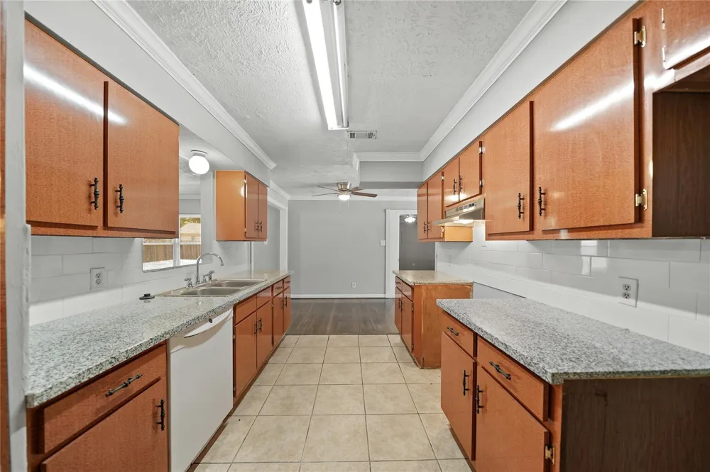 2835 Dragonwick Drive Houston, TX 77045