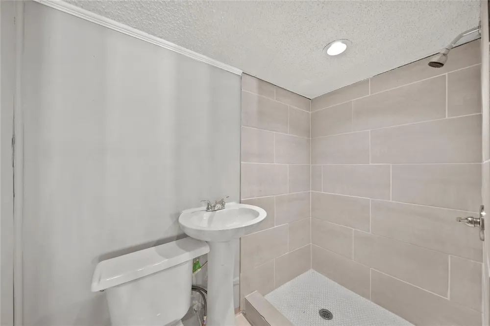 2835 Dragonwick Drive Houston, TX 77045