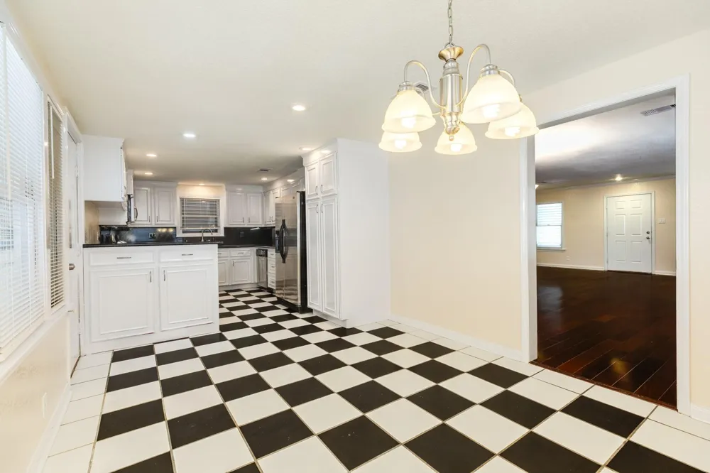114 Tarpon Avenue Galveston, TX 77550