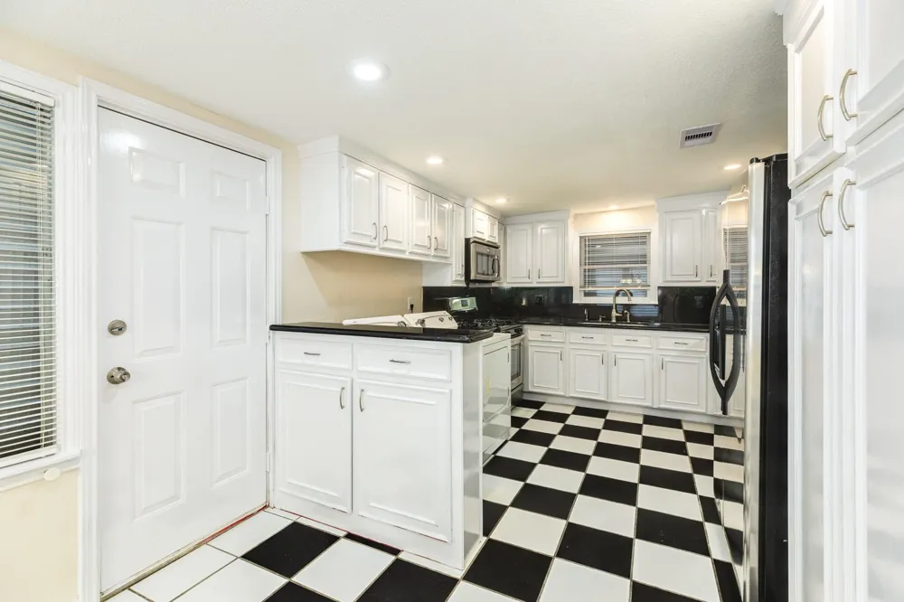 114 Tarpon Avenue Galveston, TX 77550