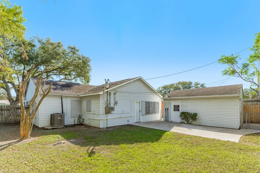 114 Tarpon Avenue Galveston, TX 77550