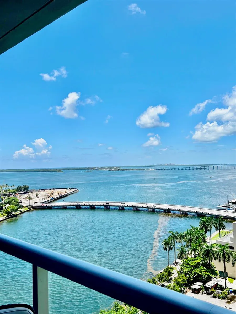 495 BRICKELL AVENUE #1605 Miami, FL 33131