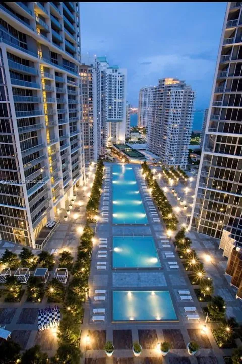 495 BRICKELL AVENUE #1605
