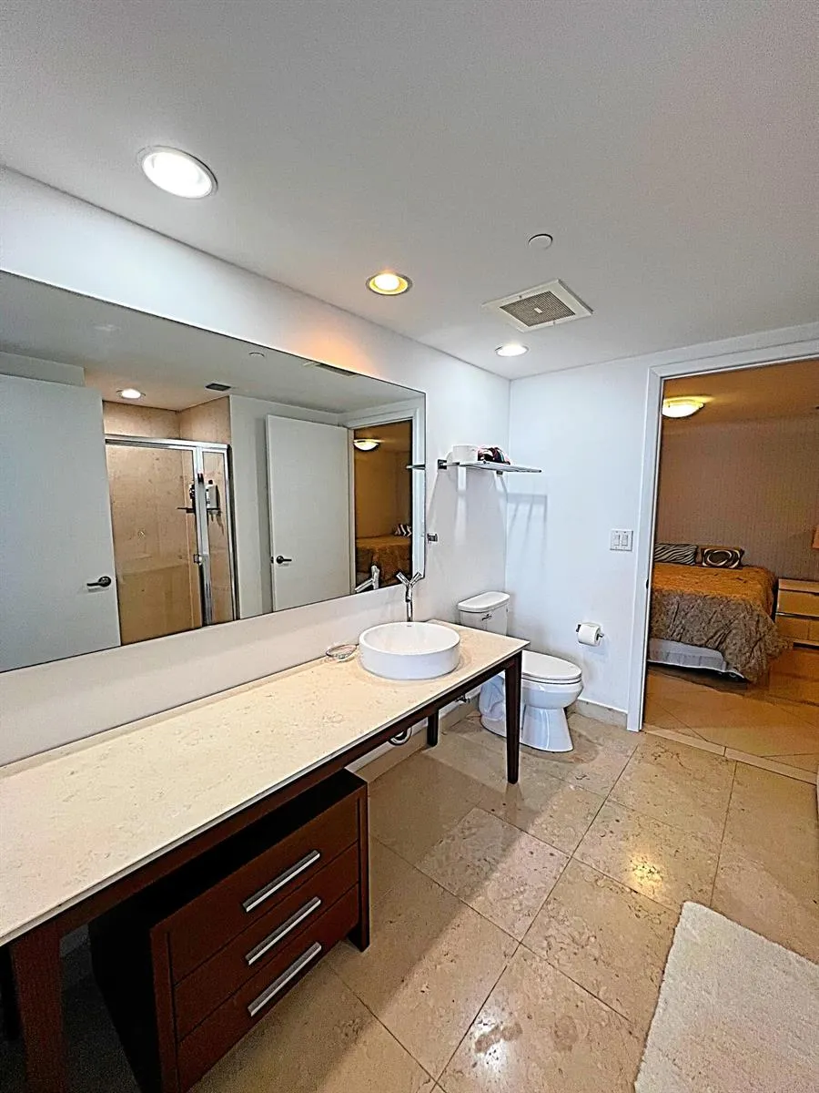 495 BRICKELL AVENUE #1605 Miami, FL 33131