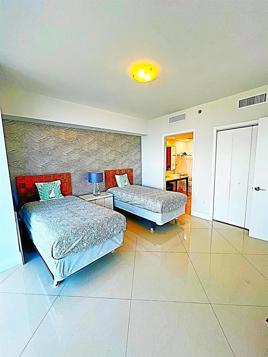 495 BRICKELL AVENUE #1605 Miami, FL 33131
