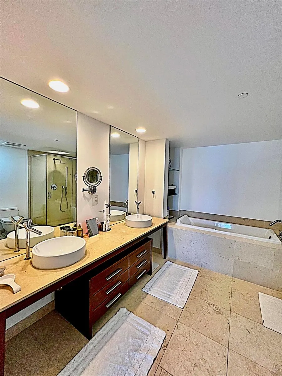 495 BRICKELL AVENUE #1605 Miami, FL 33131