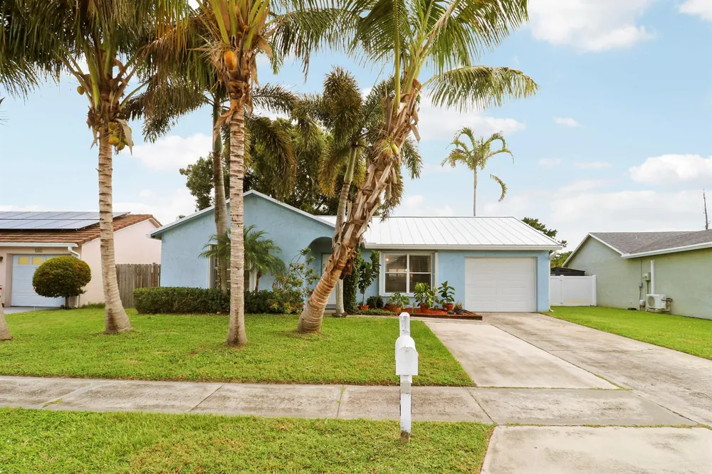 104 BANYAN CIRCLE Jupiter, FL 33458