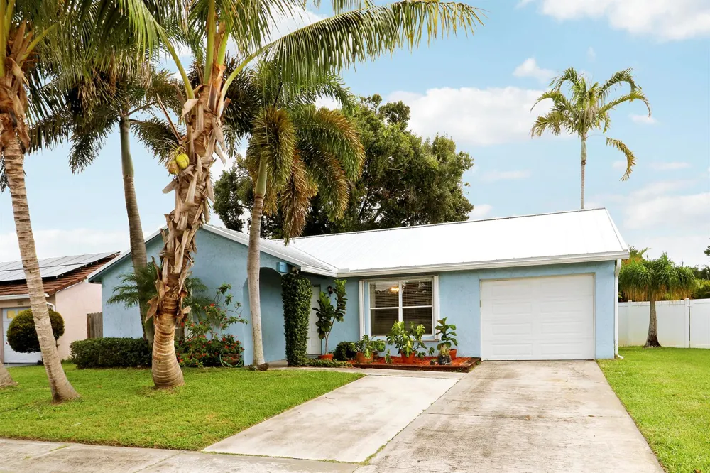 104 BANYAN CIRCLE Jupiter, FL 33458