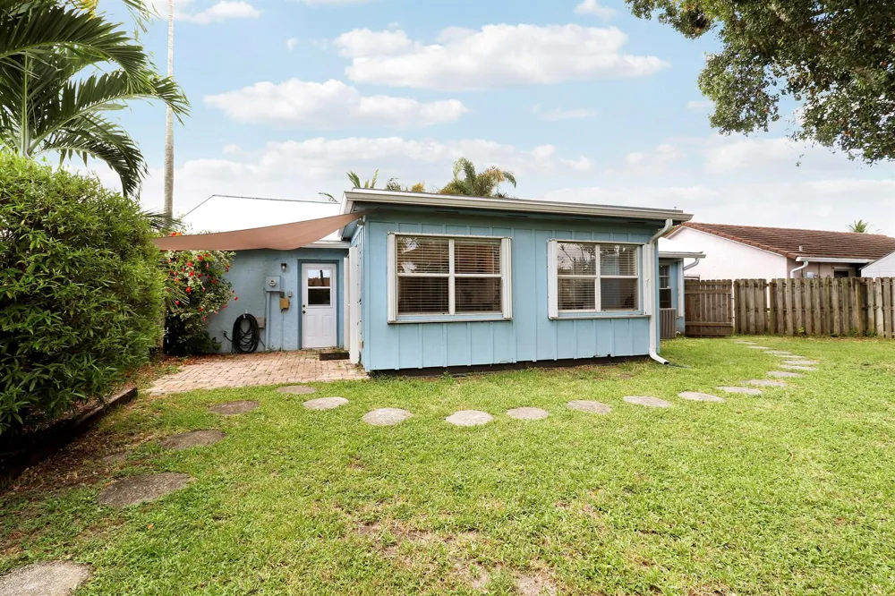 104 BANYAN CIRCLE Jupiter, FL 33458