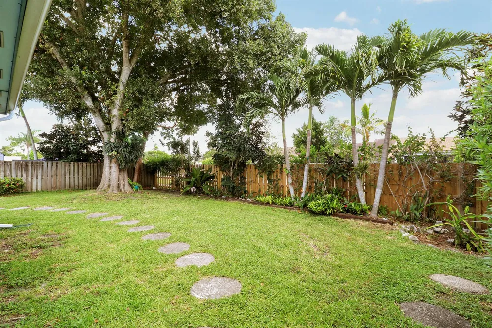 104 BANYAN CIRCLE Jupiter, FL 33458