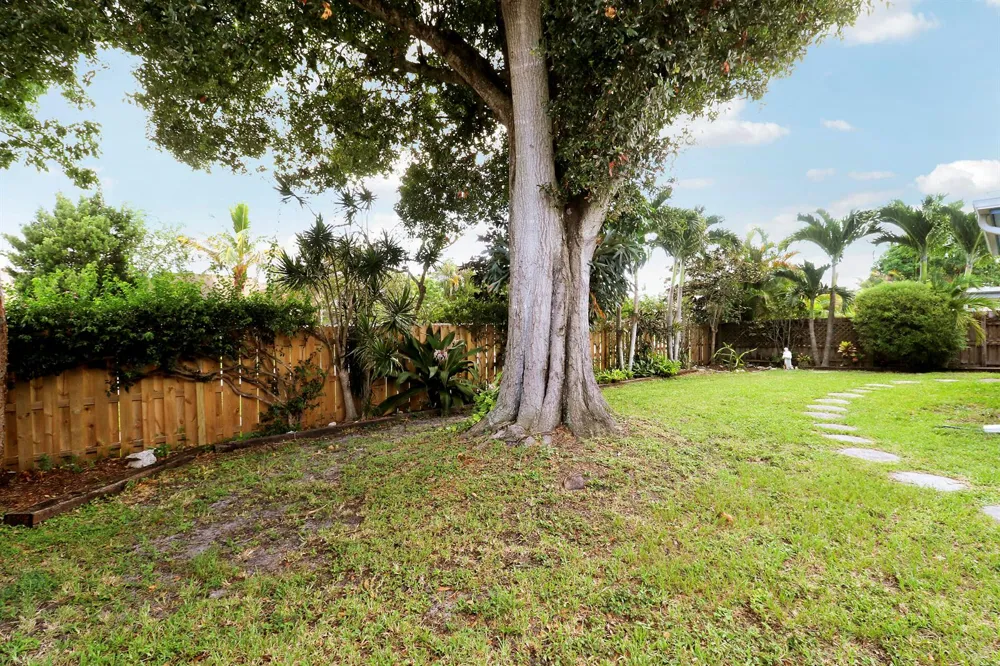 104 BANYAN CIRCLE Jupiter, FL 33458