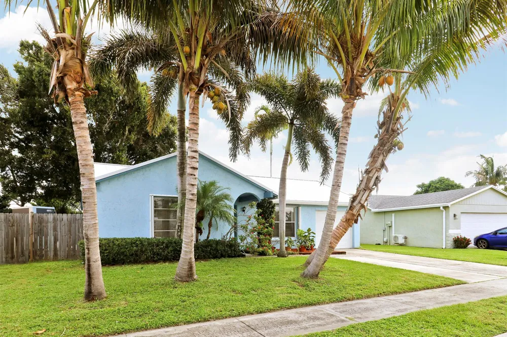 104 BANYAN CIRCLE Jupiter, FL 33458