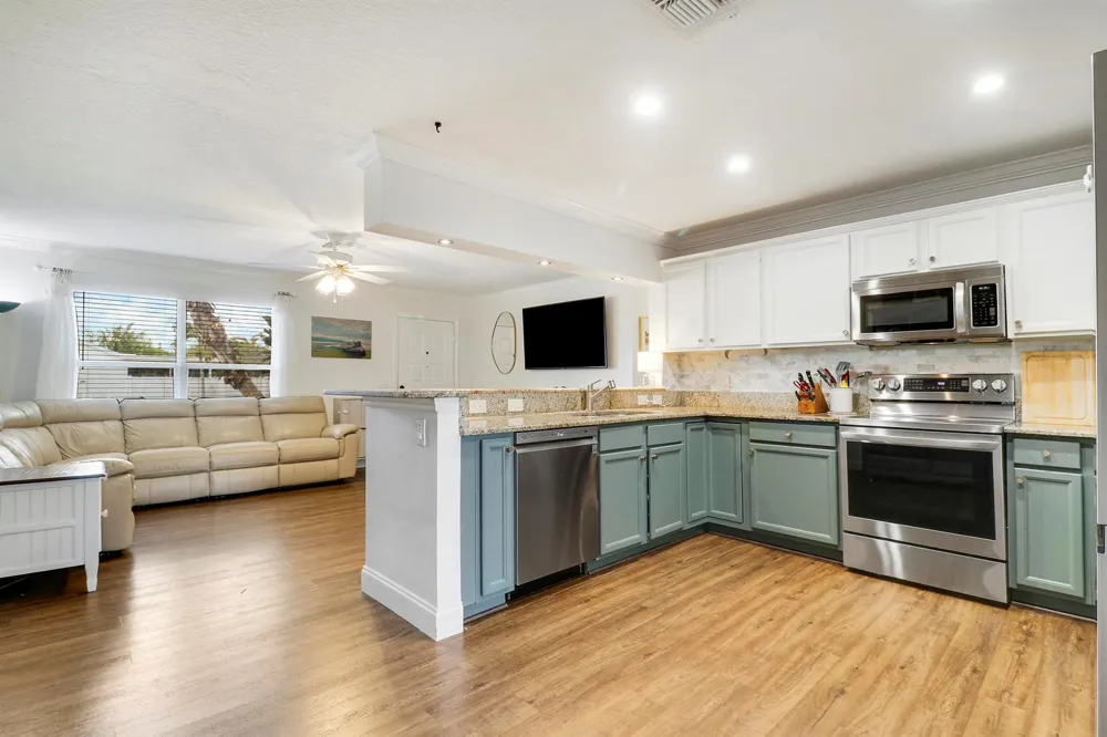 104 BANYAN CIRCLE Jupiter, FL 33458