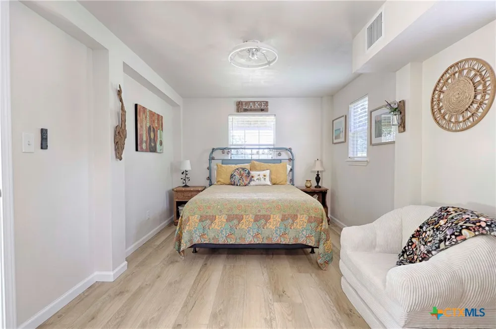 207 Hickory Drive Sheridan, TX 77475
