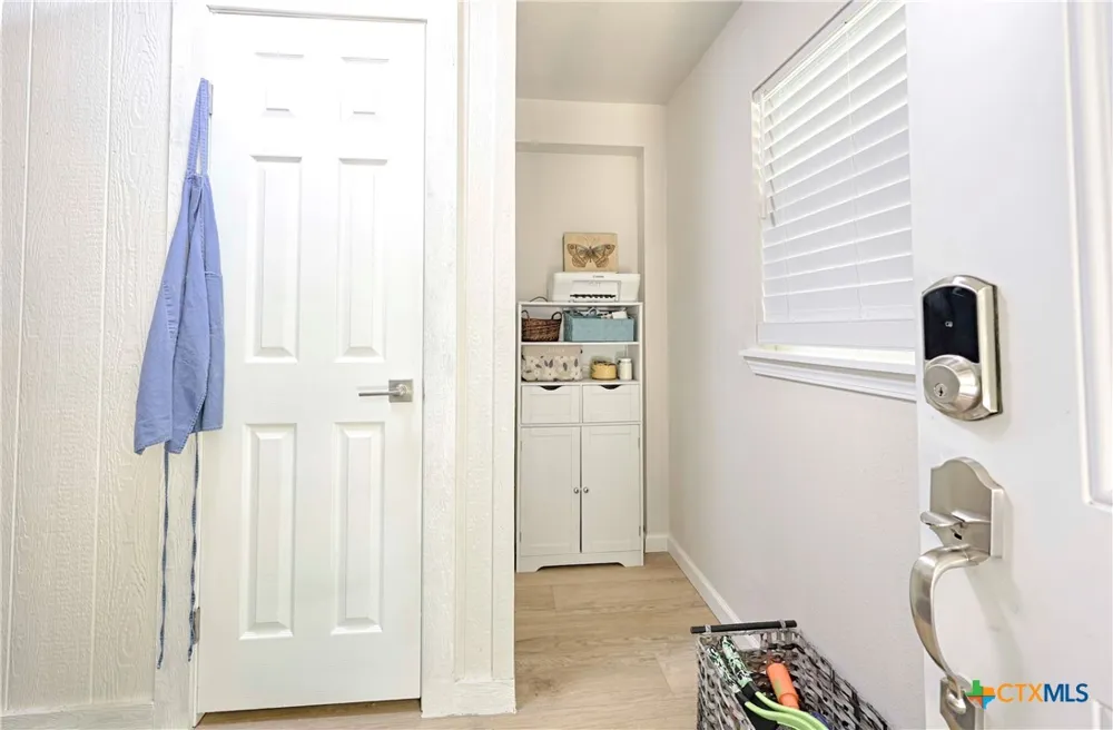 207 Hickory Drive Sheridan, TX 77475