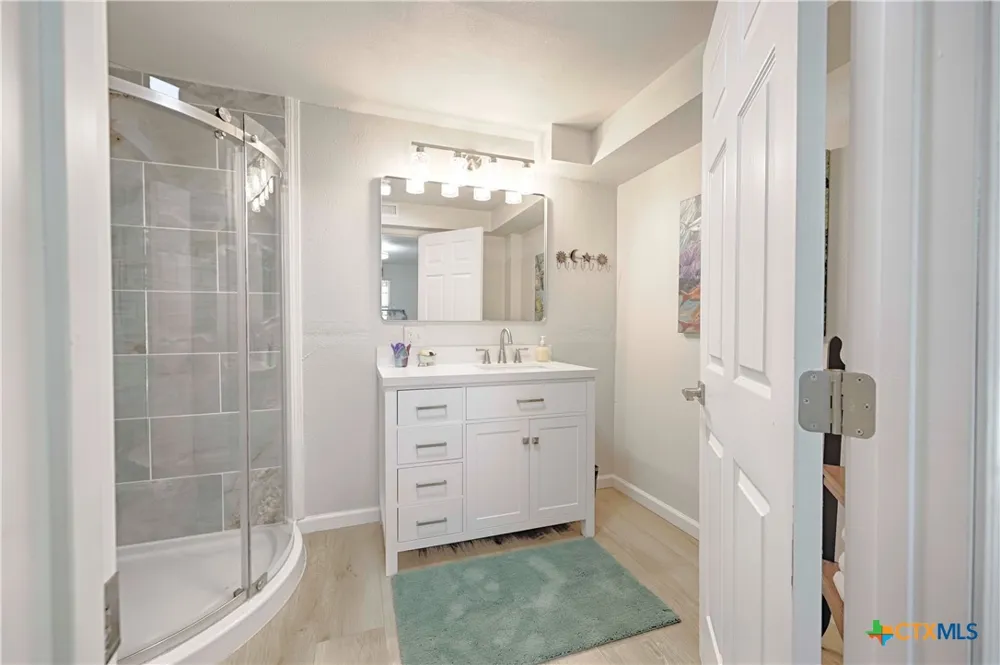 207 Hickory Drive Sheridan, TX 77475