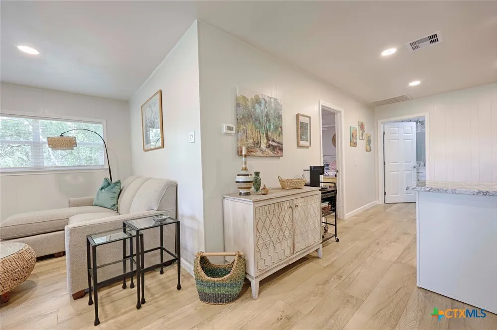 207 Hickory Drive Sheridan, TX 77475