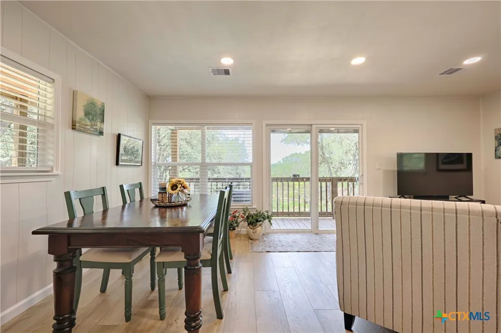 207 Hickory Drive Sheridan, TX 77475