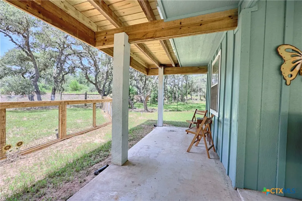 207 Hickory Drive Sheridan, TX 77475