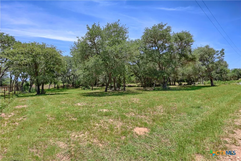 207 Hickory Drive Sheridan, TX 77475
