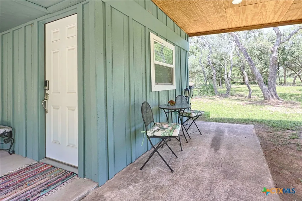 207 Hickory Drive Sheridan, TX 77475