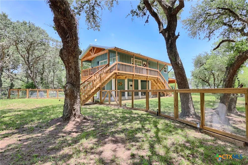 207 Hickory Drive Sheridan, TX 77475