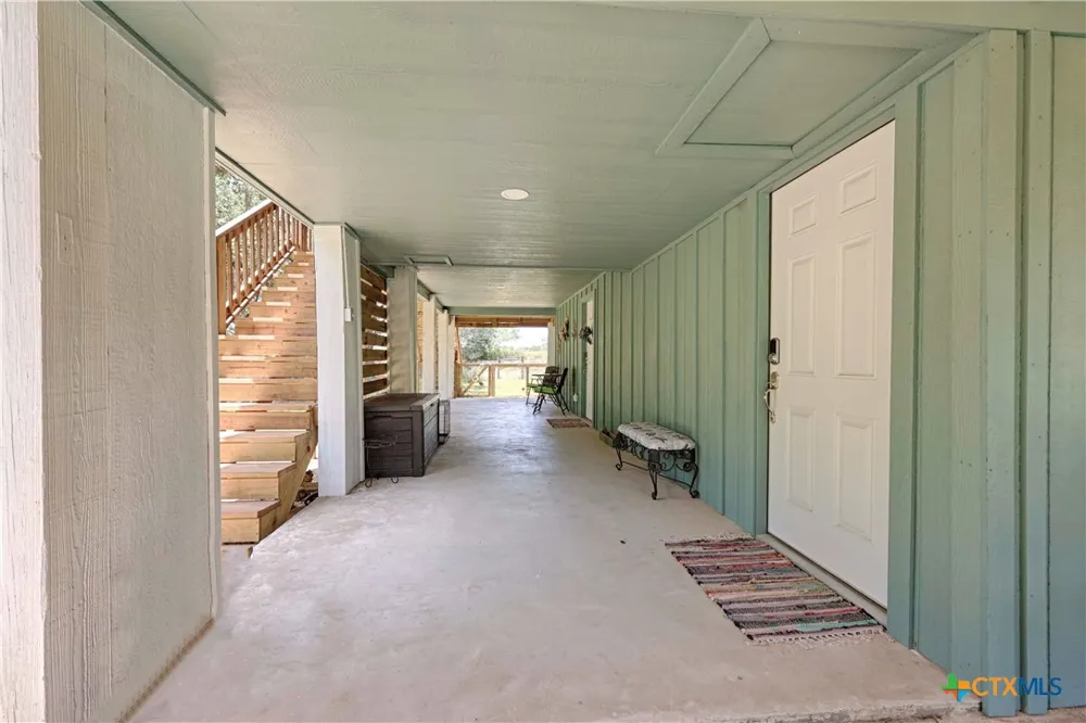 207 Hickory Drive Sheridan, TX 77475
