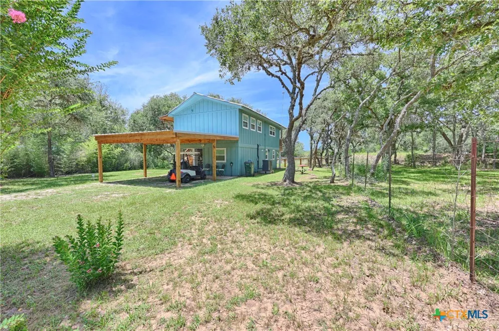 207 Hickory Drive Sheridan, TX 77475
