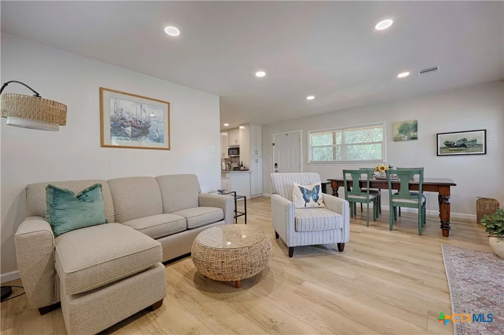 207 Hickory Drive Sheridan, TX 77475