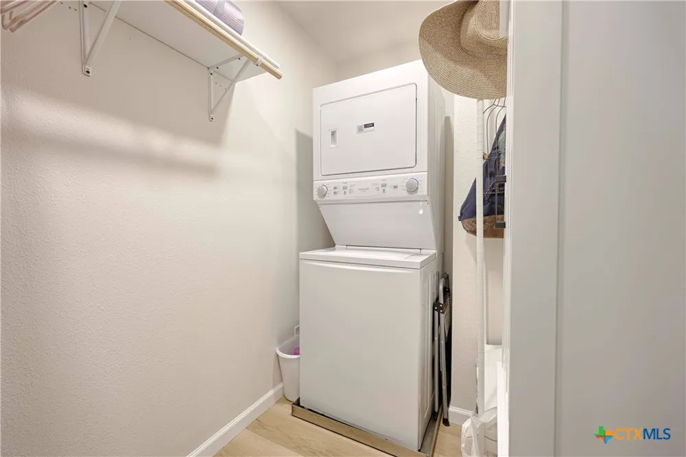 207 Hickory Drive Sheridan, TX 77475