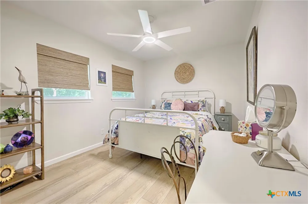 207 Hickory Drive Sheridan, TX 77475