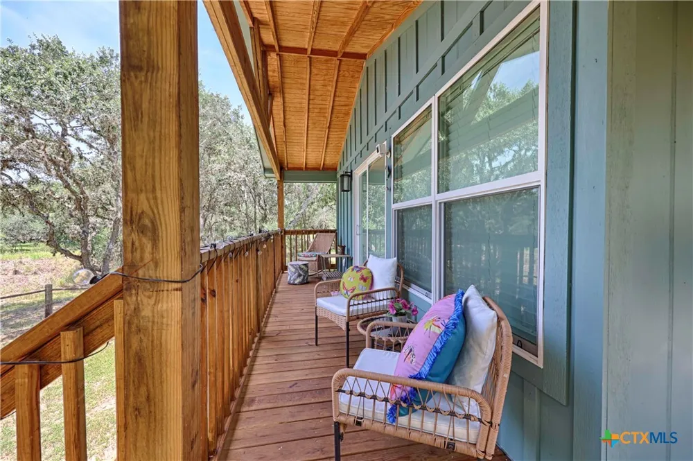207 Hickory Drive Sheridan, TX 77475