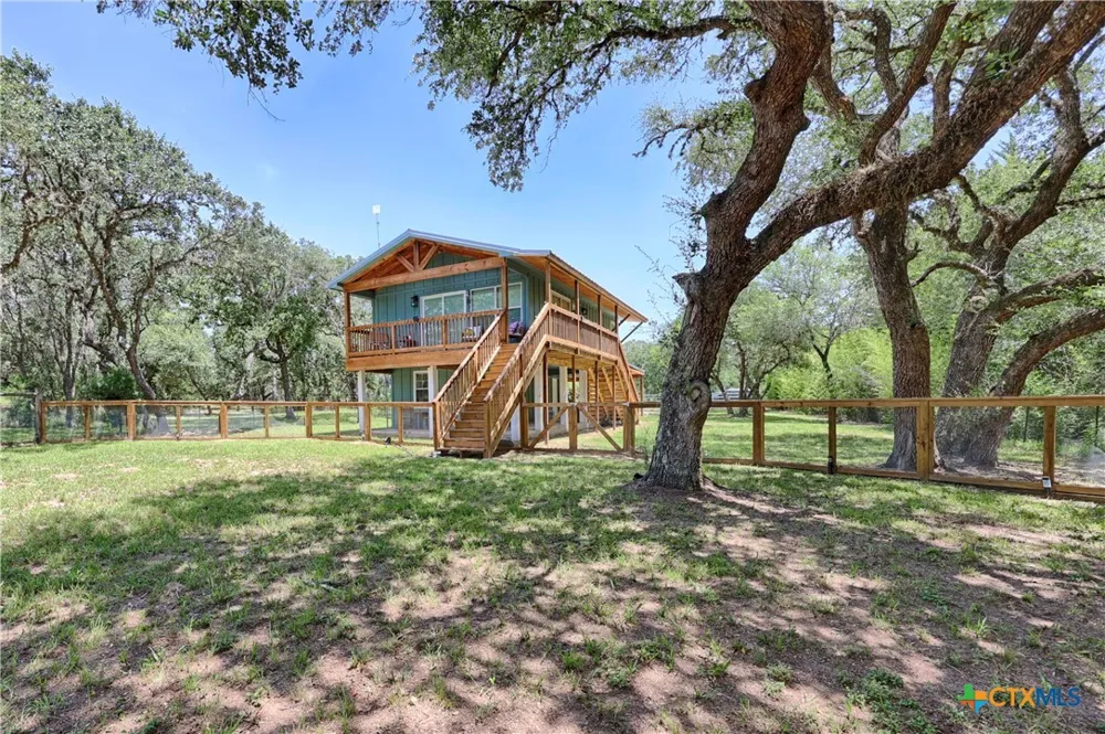 207 Hickory Drive Sheridan, TX 77475