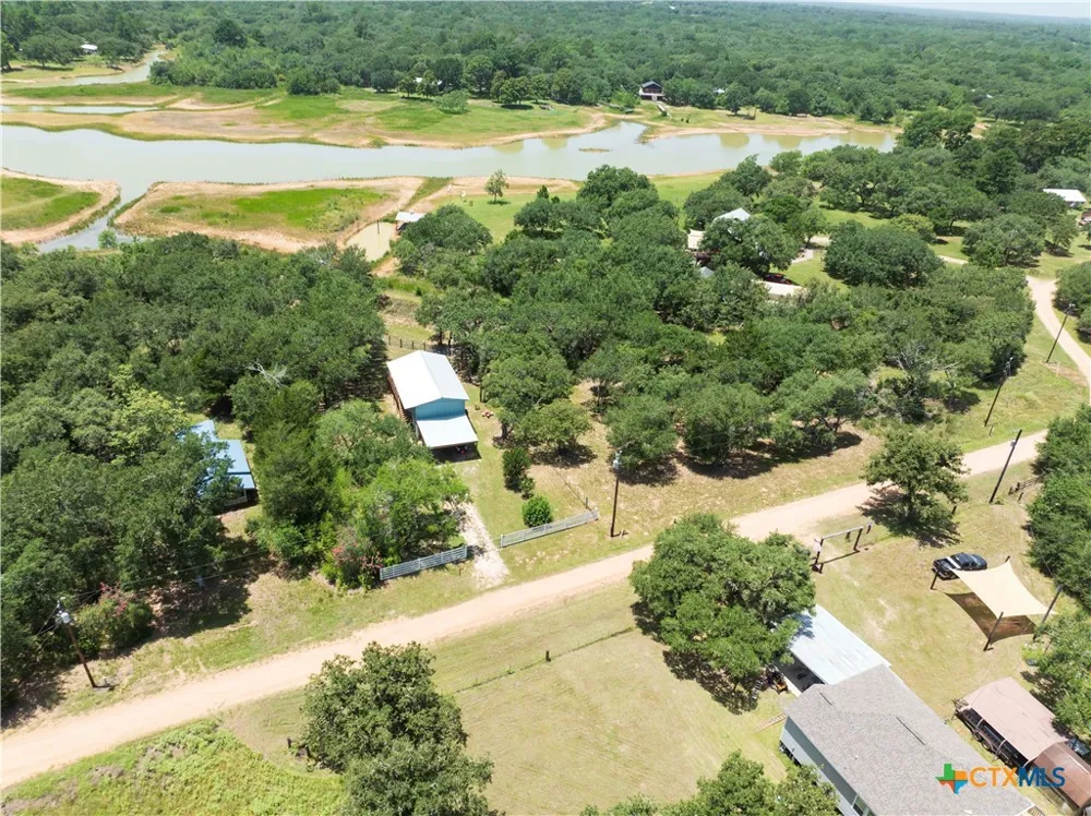 207 Hickory Drive Sheridan, TX 77475