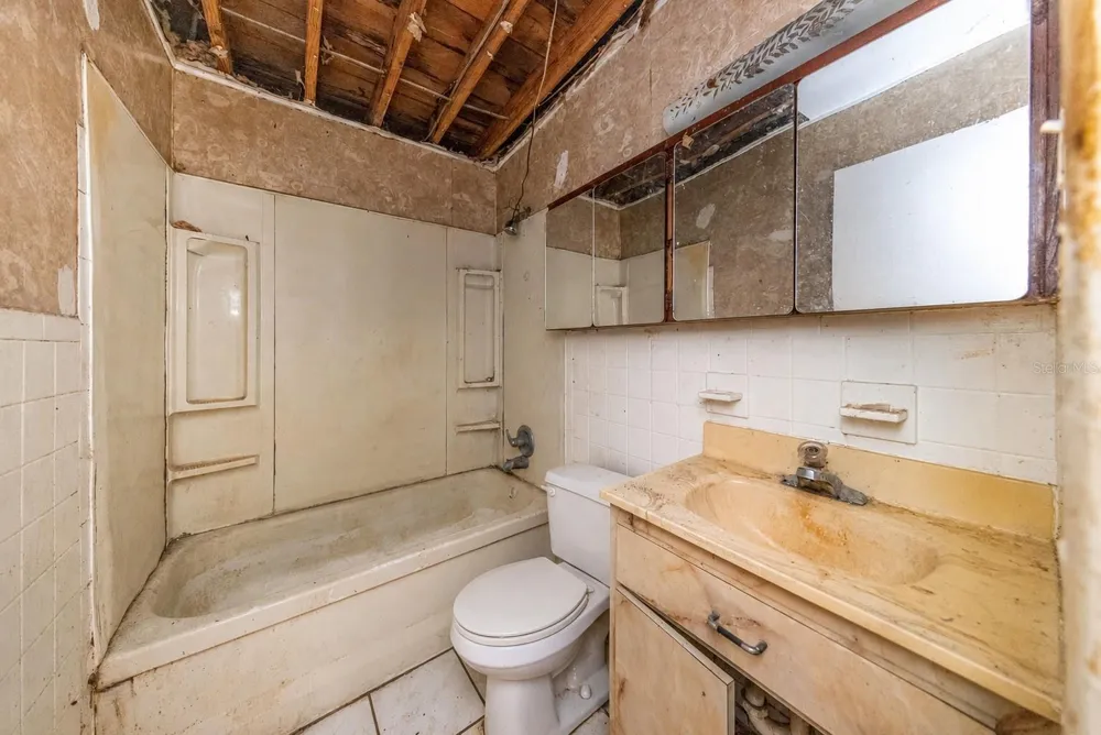 8528 92ND TERRACE Seminole, FL 33777