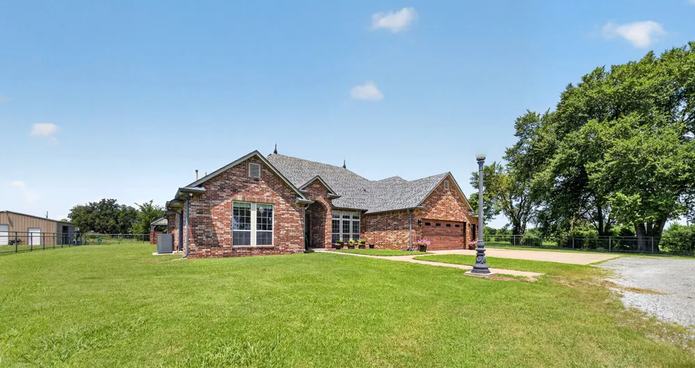 9728 S 431 ROAD Chouteau, OK 74337