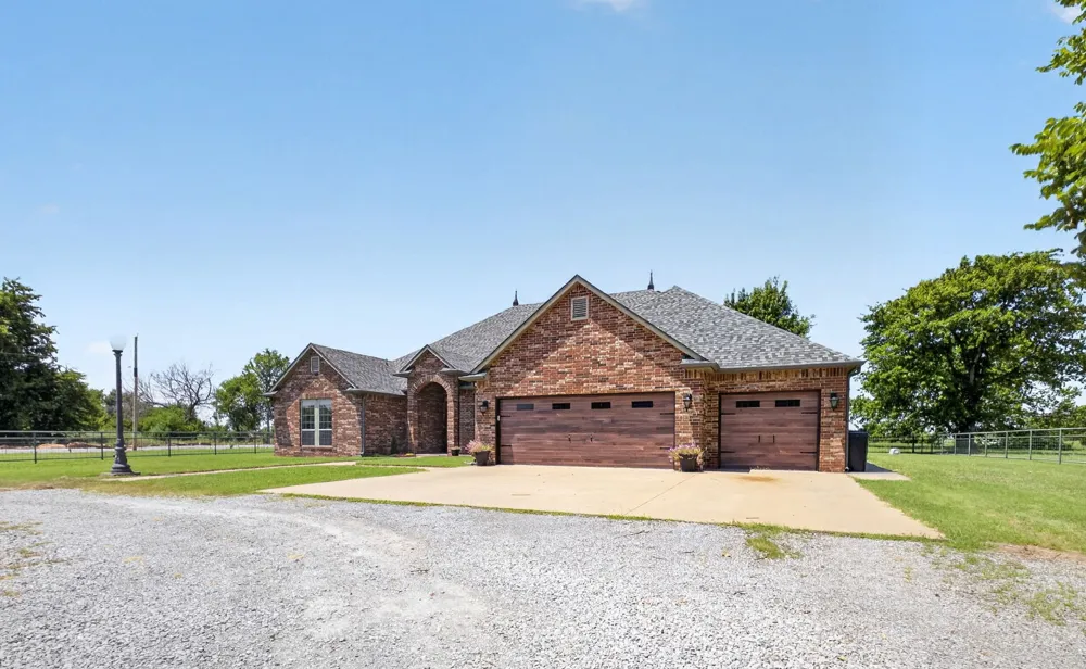 9728 S 431 ROAD Chouteau, OK 74337