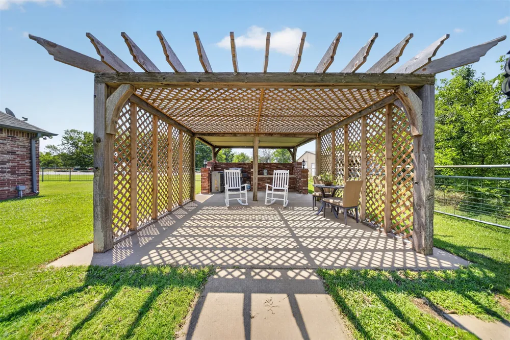 9728 S 431 ROAD Chouteau, OK 74337