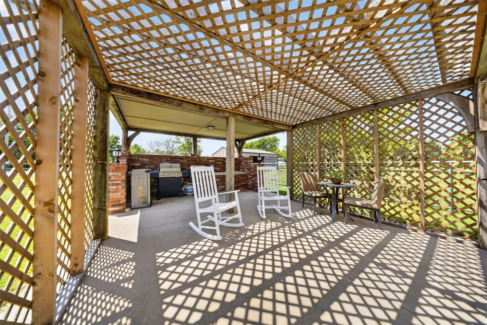 9728 S 431 ROAD Chouteau, OK 74337