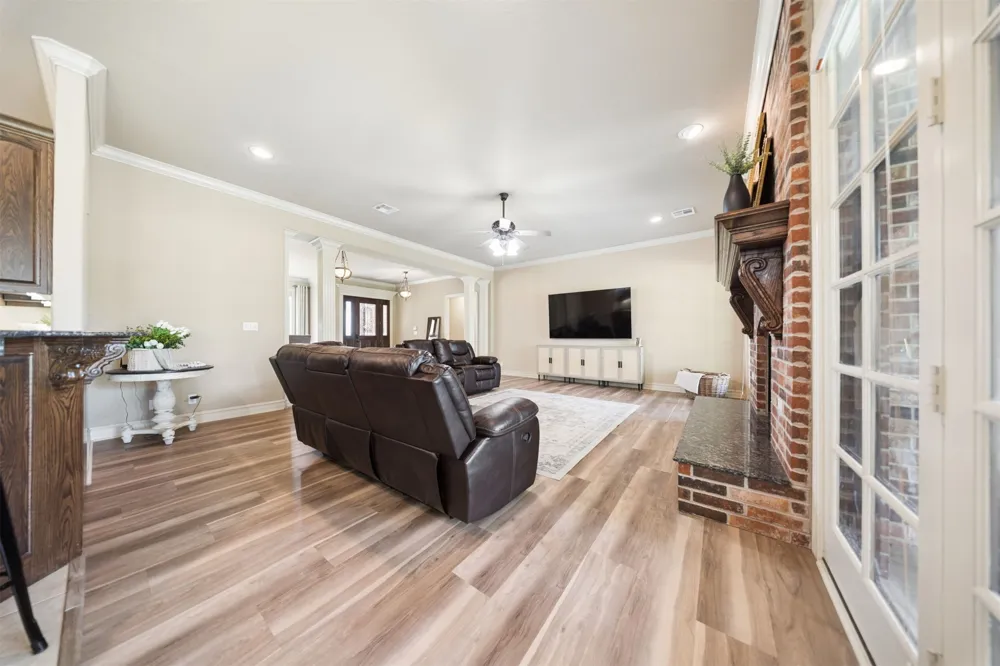 9728 S 431 ROAD Chouteau, OK 74337
