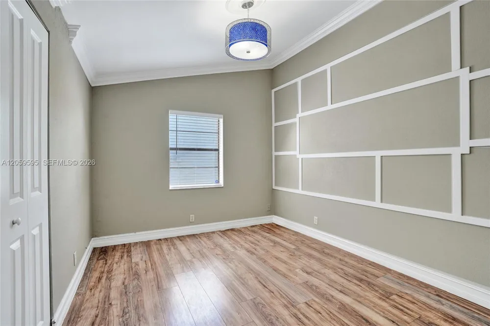 8204 SW 12th St North Lauderdale, FL 33068