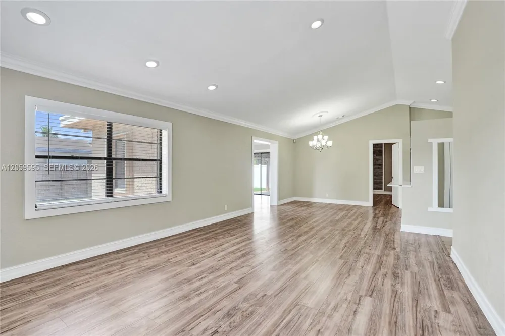 8204 SW 12th St North Lauderdale, FL 33068